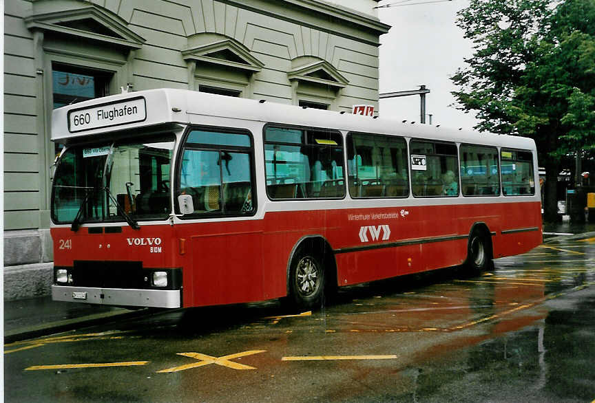 (048'501) - WV Winterthur - Nr. 241/ZH 511'241 - Volvo/Hess am 18. Juli 2001 beim Hauptbahnhof Winterthur