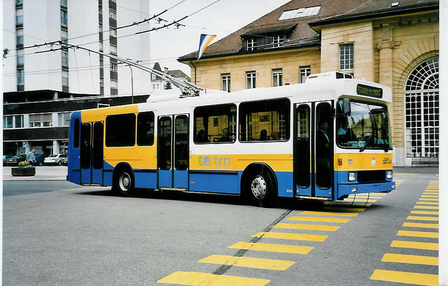 (048'828) - TC La Chaux-de-Fonds - Nr. 111 - NAW/Hess Trolleybus am 6. August 2001 beim Bahnhof La Chaux-de-Fonds