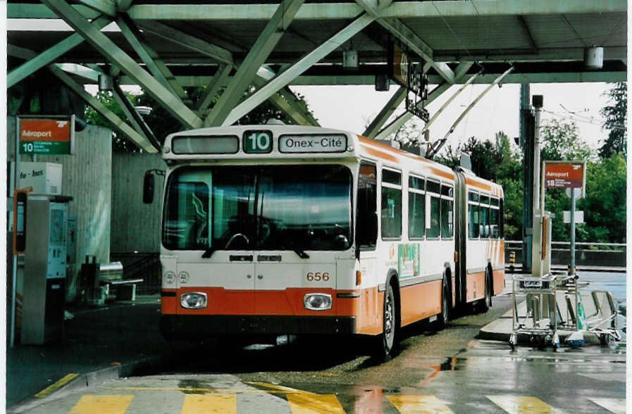 (049'720) - TPG Genve - Nr. 656 - Saurer/Hess Gelenktrolleybus am 17. September 2001 in Genve, Aroport