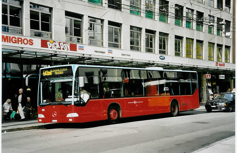 (049'933) - VB Biel - Nr. 122/BE 560'122 - Mercedes am 1. Oktober 2001 in Biel, Guisanplatz