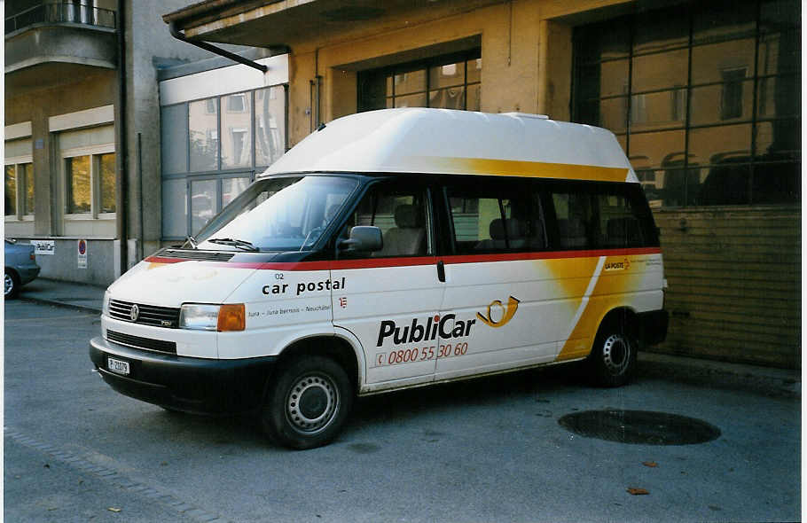 (050'230) - PTT-Regie - P 21'079 - VW am 16. Oktober 2001 in Porrentruy, Garage Stucki