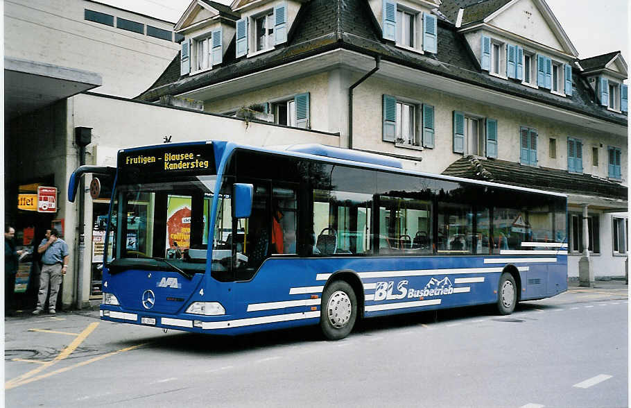(050'809) - AFA Adelboden - Nr. 4/BE 26'704 - Mercedes am 2. Dezember 2001 beim Bahnhof Frutigen