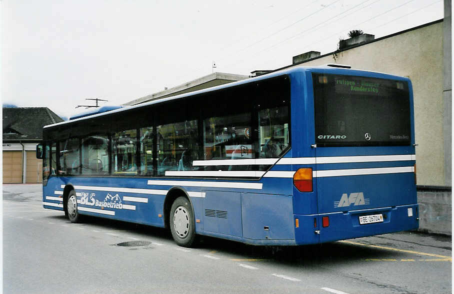 (050'811) - AFA Adelboden - Nr. 4/BE 26'704 - Mercedes am 2. Dezember 2001 beim Bahnhof Frutigen
