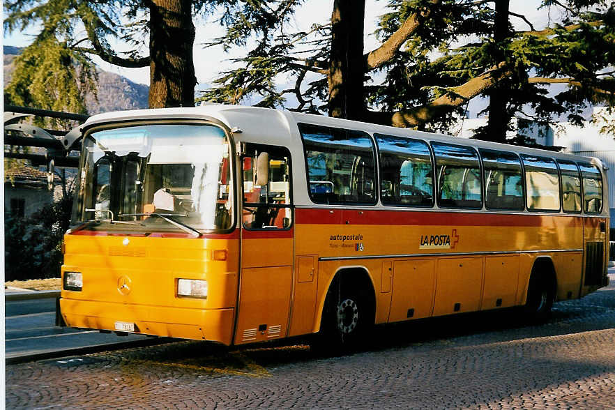 (051'306) - Starnini, Tenero - TI 78'187 - Mercedes am 1. Januar 2002 beim Bahnhof Bellinzona