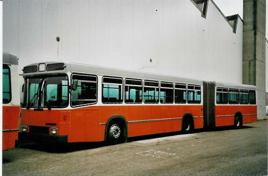 (051'531) - TPG Genve - Nr. 180 - Volvo/R&J-Hess am 7. Januar 2002 in Biel, BTR