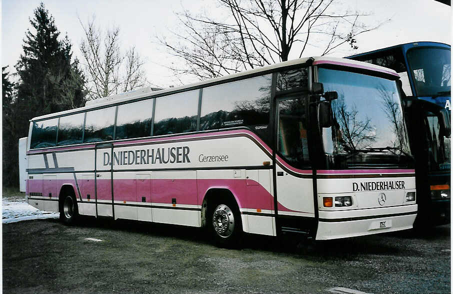 (051'606) - Niederhauser, Gerzensee - Mercedes am 13. Januar 2002 in Gerzensee, Restaurant Thalgut