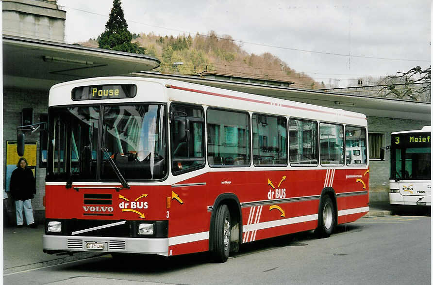 (052'911) - AAGK Koppigen - Nr. 3/BE 371'486 - Volvo/Lauber am 15. April 2002 beim Bahnhof Burgdorf