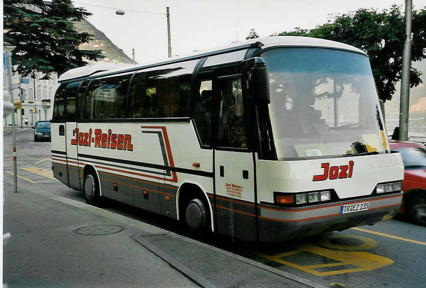 (054'719) - Aus Deutschland: Jozi, Schweich - TR-EZ 235 - Neoplan am 22. Juli 2002 in Lugano, Lido