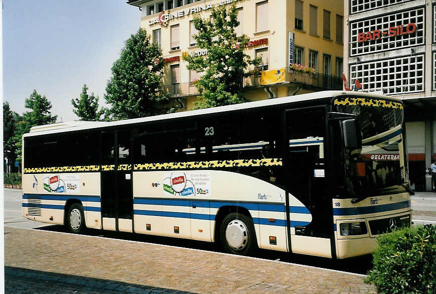 (054'819) - FART Locarno - Nr. 18/TI 3'418 - Mercedes am 23. Juli 2002 beim Bahnhof Locarno