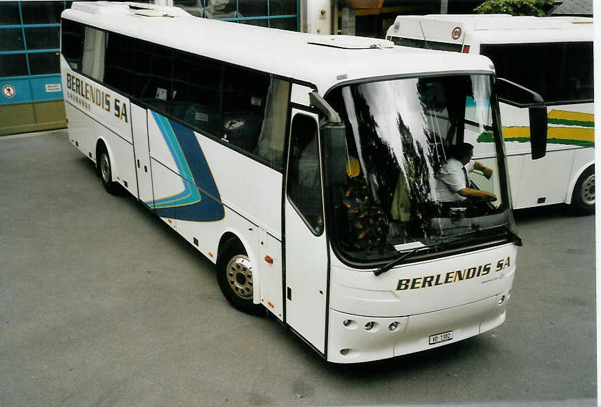 (054'927) - Berlendis, Lausanne - VD 1382 - Bova am 24. Juli 2002 beim Autobahnhof Adelboden