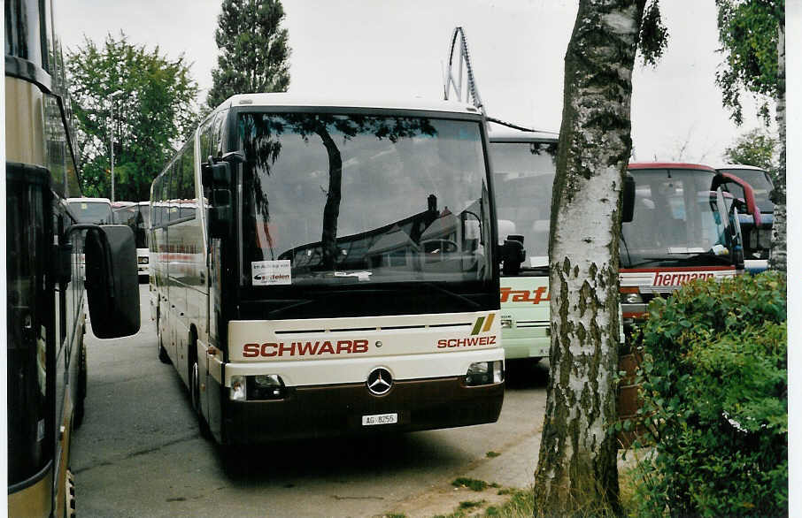 (055'008) - Aus der Schweiz: Schwarb, Mhlin - Nr. 26/AG 8255 - Mercedes am 25. Juli 2002 in Rust, Europapark