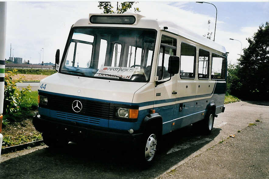 (055'320) - VMCV Clarens - Nr. 44 - Mercedes/Moser am 5. August 2002 in Biel, Rattinbus