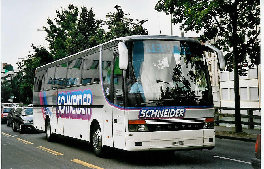 (055'421) - Schneider, Kirchberg - BE 3216 - Setra am 24. August 2002 in Thun, Aarestrasse