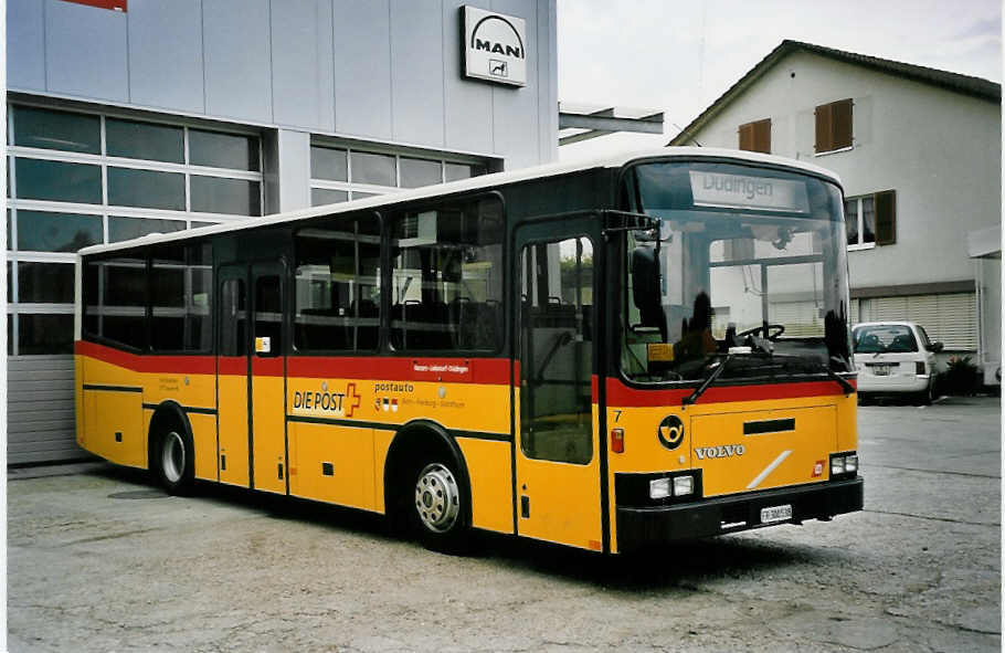 (055'901) - Klopfstein, Laupen - Nr. 7/FR 300'538 - Volvo/Lauber am 31. August 2002 in Kerzers, Garage Schwander