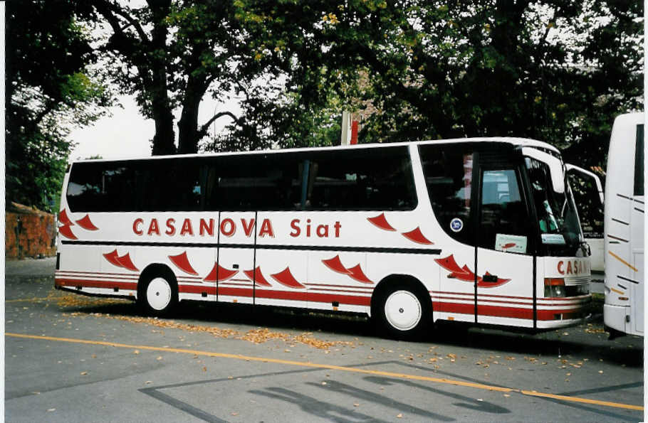 (055'905) - Casanova, Siat - GR 64'304 - Setra am 31. August 2002 in Murten, Carterminal