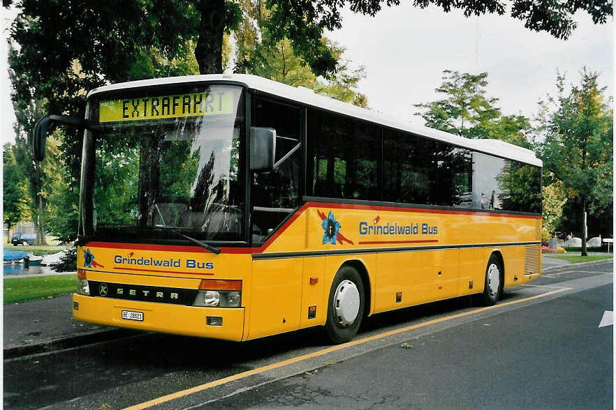 (056'032) - AVG Grindelwald - Nr. 16/BE 28'821 - Setra am 16. September 2002 in Thun, Lachen