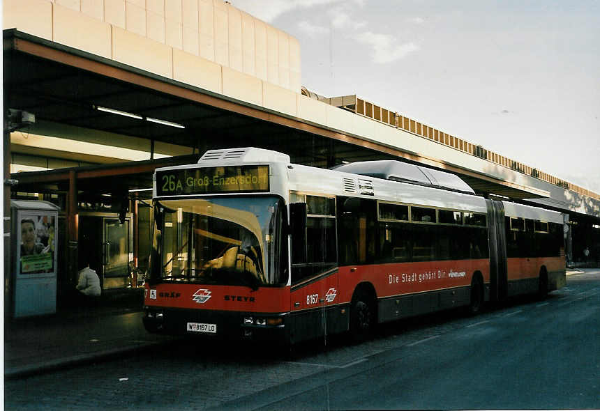 (056'404) - Wiener Linien - Nr. 8167/W 8167 LO - Grf/Steyr am 7. Oktober 2002 in Wien, Kagran