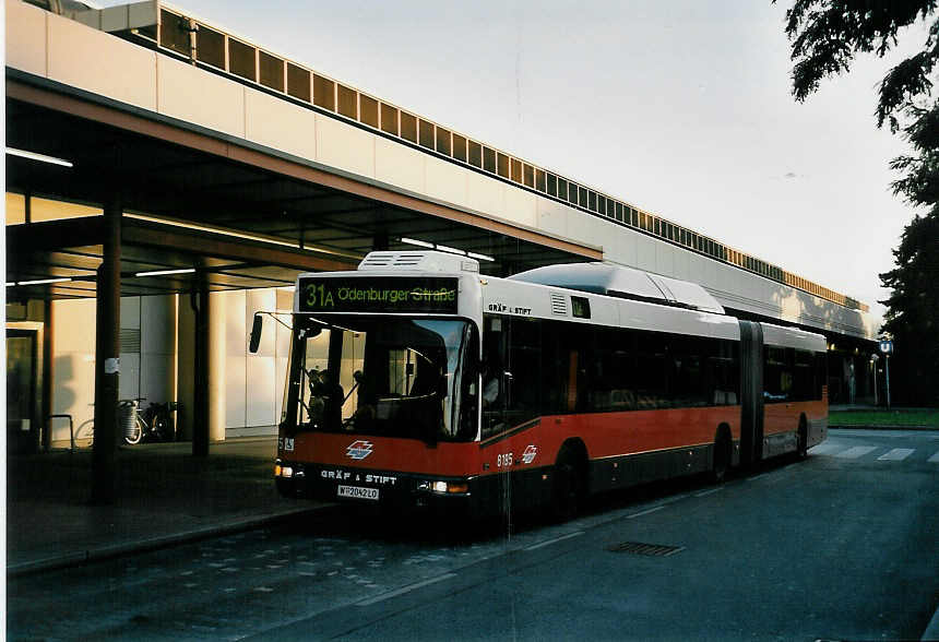 (056'415) - Wiener Linien - Nr. 8195/W 2042 LO - Grf&Stift am 7. Oktober 2002 in Wien, Kagran