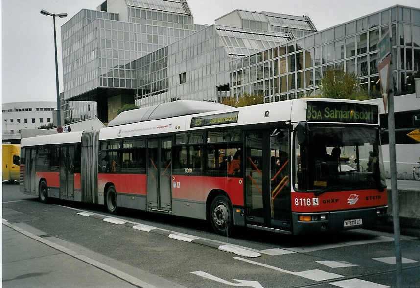 (056'820) - Wiener Linien - Nr. 8118/W 8118 LO - Grf/Steyr am 10. Oktober 2002 in Wien, Spittelau