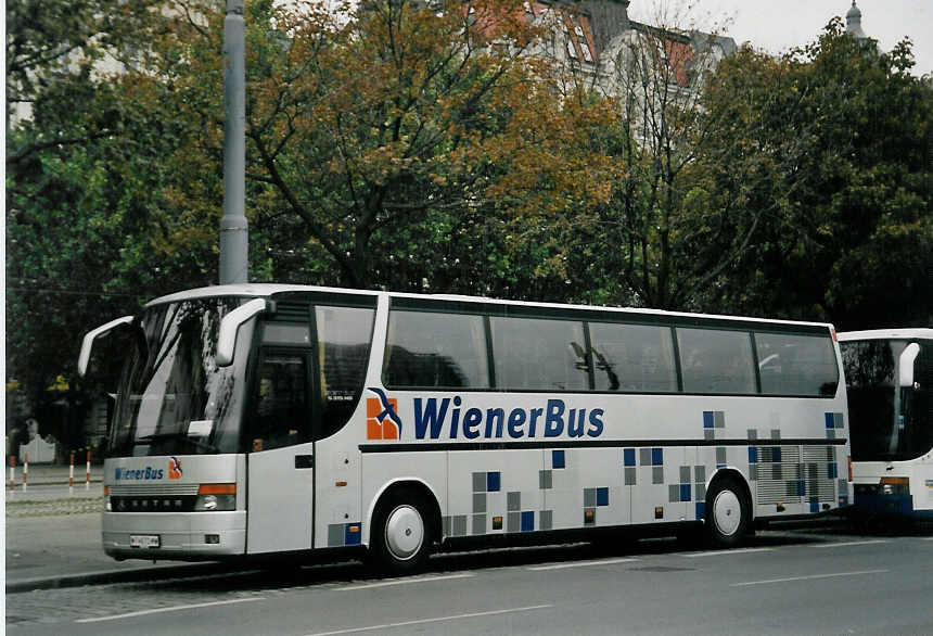 (056'828) - Wiener Bus, Wien - W 4670 MW - Setra am 10. Oktober 2002 in Wien, Schwedenplatz