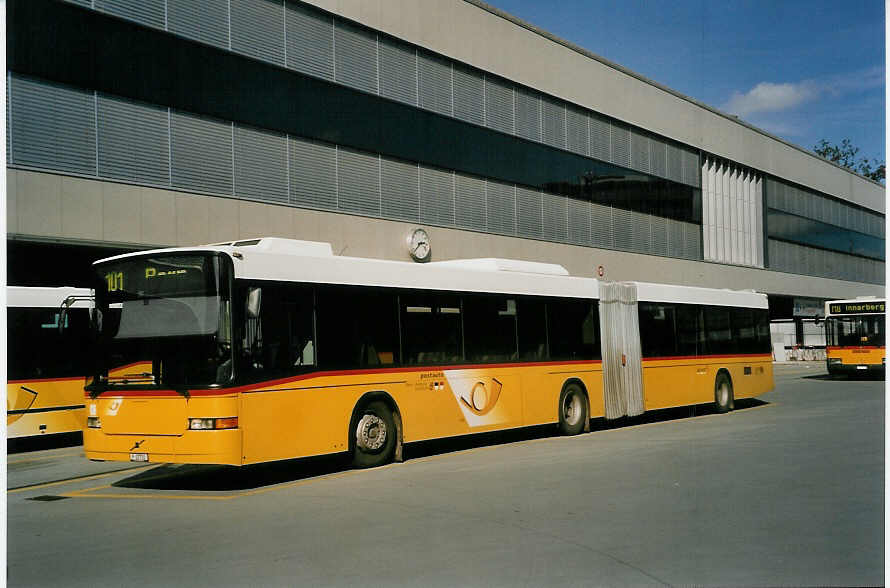 (056'934) - PTT-Regie - P 27'731 - Volvo/Hess am 13. Oktober 2002 in Bern, Postautostation