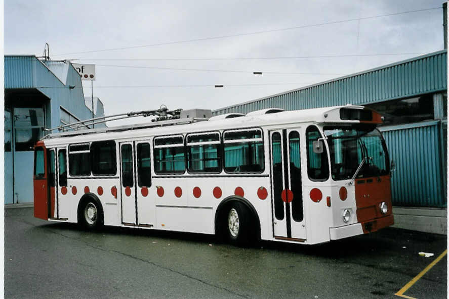 (057'210) - TPF Fribourg - Nr. 346 - FBW/Hess Trolleybus (ex TL Lausanne Nr. 709) am 3. November 2002 in Fribourg, Garage
