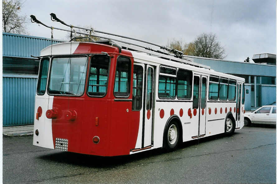 (057'211) - TPF Fribourg - Nr. 346 - FBW/Hess Trolleybus (ex TL Lausanne Nr. 709) am 3. November 2002 in Fribourg, Garage