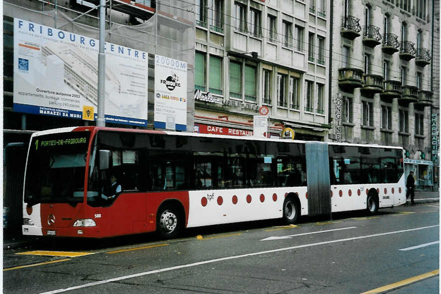 (057'234) - TPF Fribourg - Nr. 588/FR 300'429 - Mercedes am 3. November 2002 beim Bahnhof Fribourg