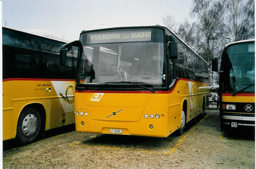 (058'016) - PTT-Regie - P 25'162 - Volvo am 29. Dezember 2002 in Yverdon, Garage