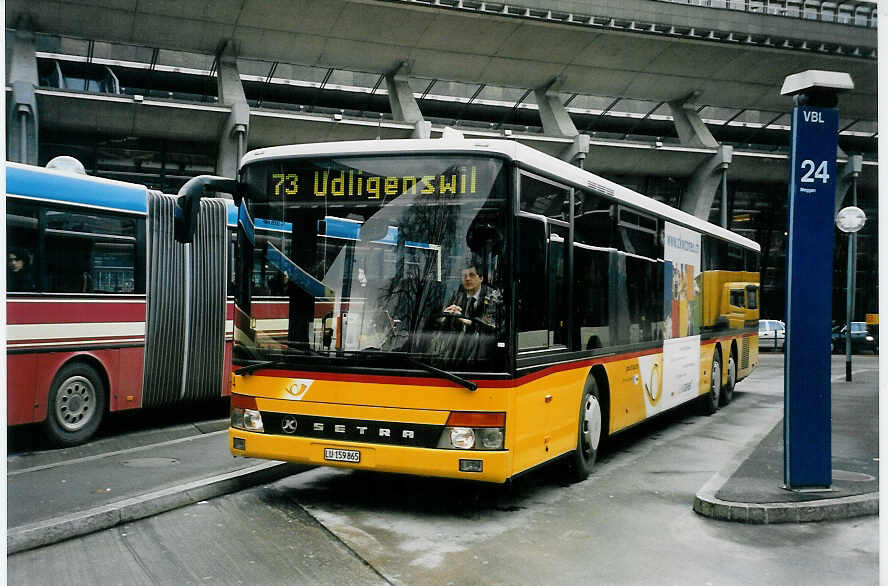 (058'031) - Bucheli, Kriens - Nr. 24/LU 159'865 - Setra am 30. Dezember 2002 beim Bahnhof Luzern