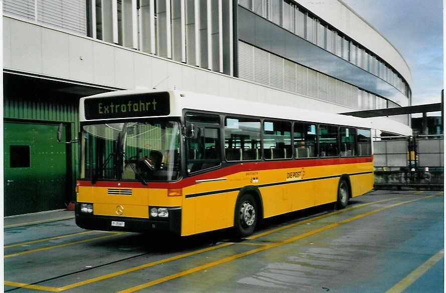 (058'118) - PTT-Regie - P 25'367 - Mercedes/R&J am 31. Dezember 2002 in Bern, Postautostation