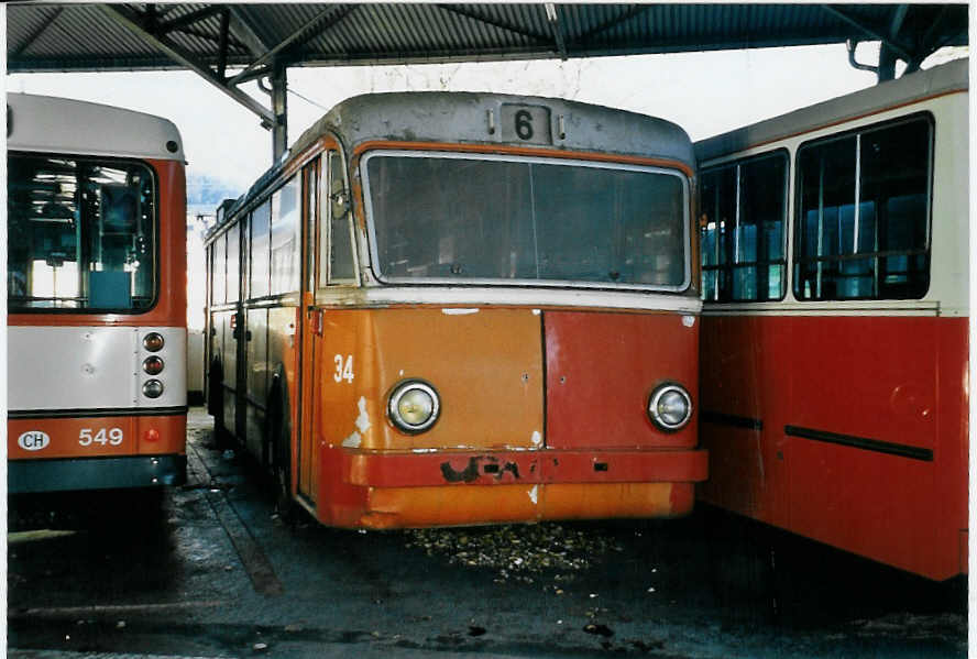 (058'227) - TPG Genve (Knoerr) - Nr. 34 - Saurer/Hess Trolleybus am 1. Januar 2003 in Genve, Dpt