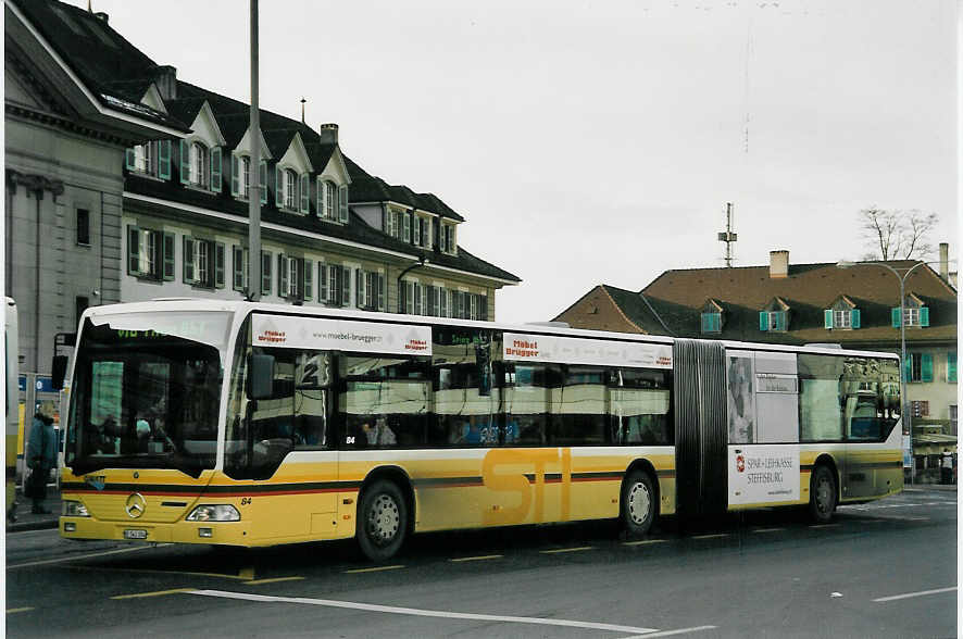 (058'611) - STI Thun - Nr. 84/BE 543'384 - Mercedes am 20. Januar 2003 beim Bahnhof Thun