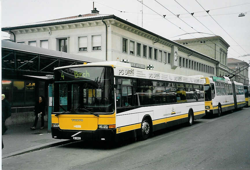 (058'728) - VBSH Schaffhausen - Nr. 33/SH 38'033 - Volvo/Hess am 20. Februar 2003 beim Bahnhof Schaffhausen