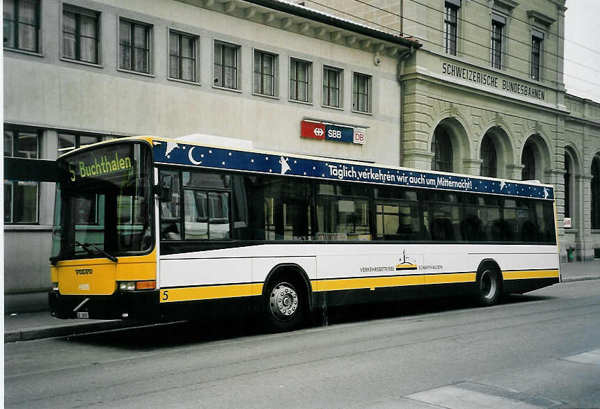 (058'735) - VBSH Schaffhausen - Nr. 5/SH 38'005 - Volvo/Hess am 20. Februar 2003 beim Bahnhof Schaffhausen