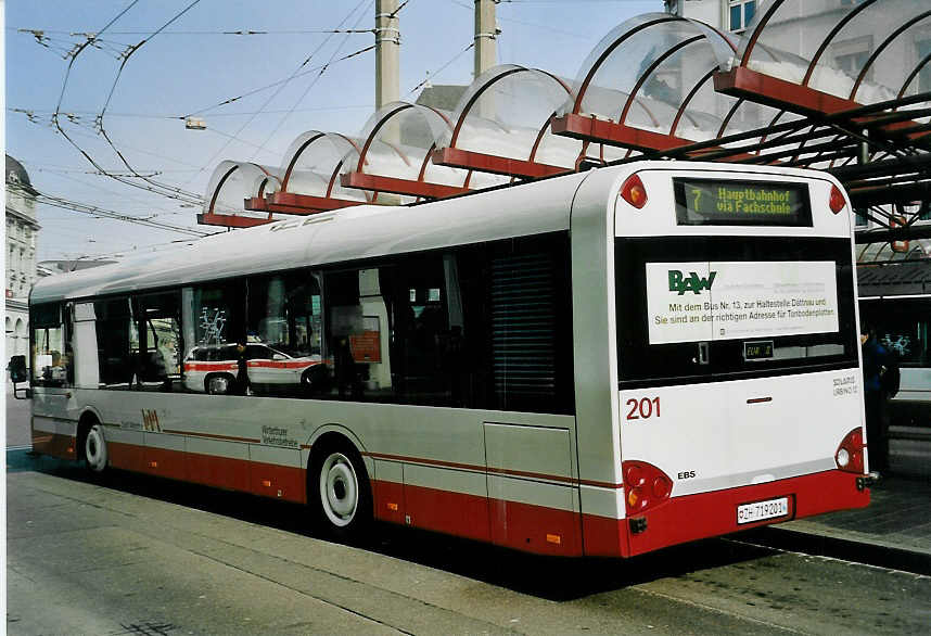 (058'914) - WV Winterthur - Nr. 201/ZH 719'201 - Solaris am 20. Februar 2003 beim Hauptbahnhof Winterthur