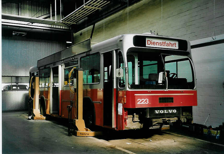 (058'934) - WV Winterthur - Nr. 223 - Volvo/Tscher am 20. Februar 2003 in Winterthur, Depot Grzefeld