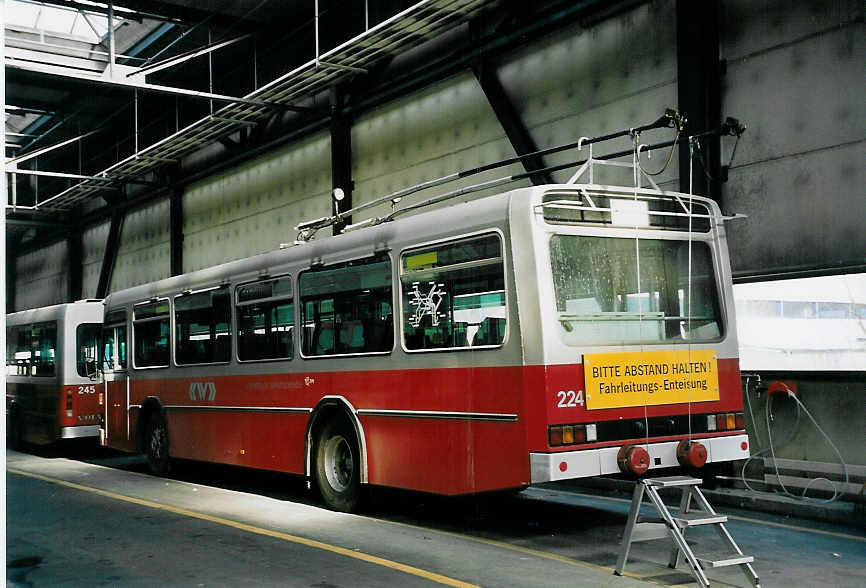 (058'935) - WV Winterthur - Nr. 224 - Volvo/Tscher Enteiser am 20. Februar 2003 in Winterthur, Depot Grzefeld