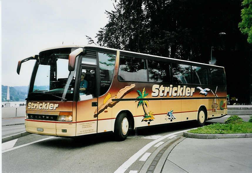 (060'430) - Strickler, Neuheim - ZG 34'719 - Setra (ex Marti, Kallnach) am 26. Mai 2003 beim Bahnhof Luzern