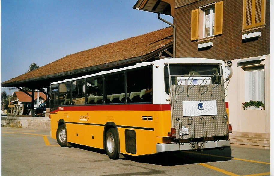 (061'330) - Schnider, Schpfheim - LU 15'754 - NAW/R&J am 13. Juli 2003 beim Bahnhof Schpfheim