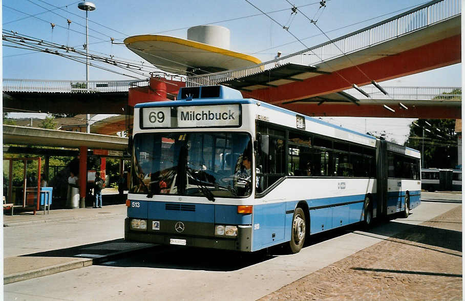 (061'806) - VBZ Zrich - Nr. 513/ZH 608'513 - Mercedes am 19. Juli 2003 in Zrich, Bucheggplatz