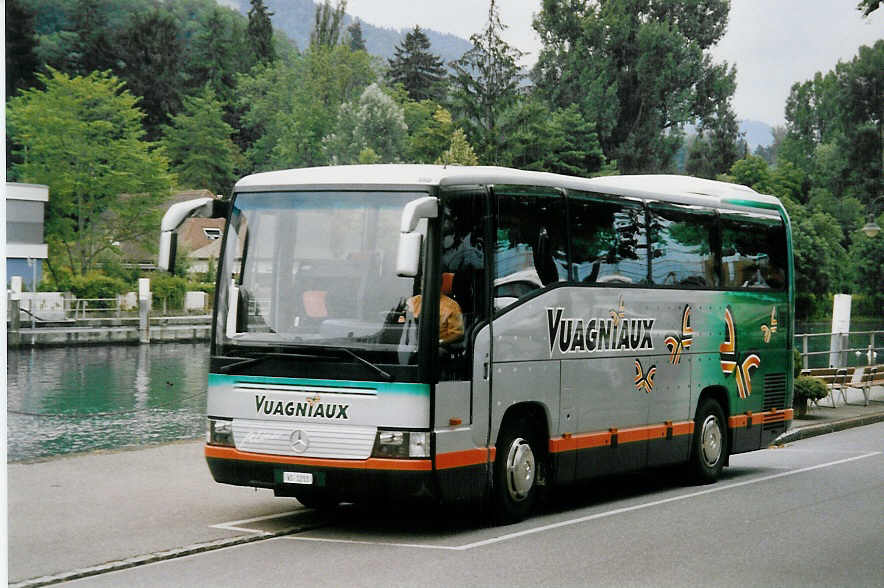 (061'910) - Vuagniaux, Yvonand - VD 1211 - Mercedes am 24. Juli 2003 bei der Schifflndte Thun