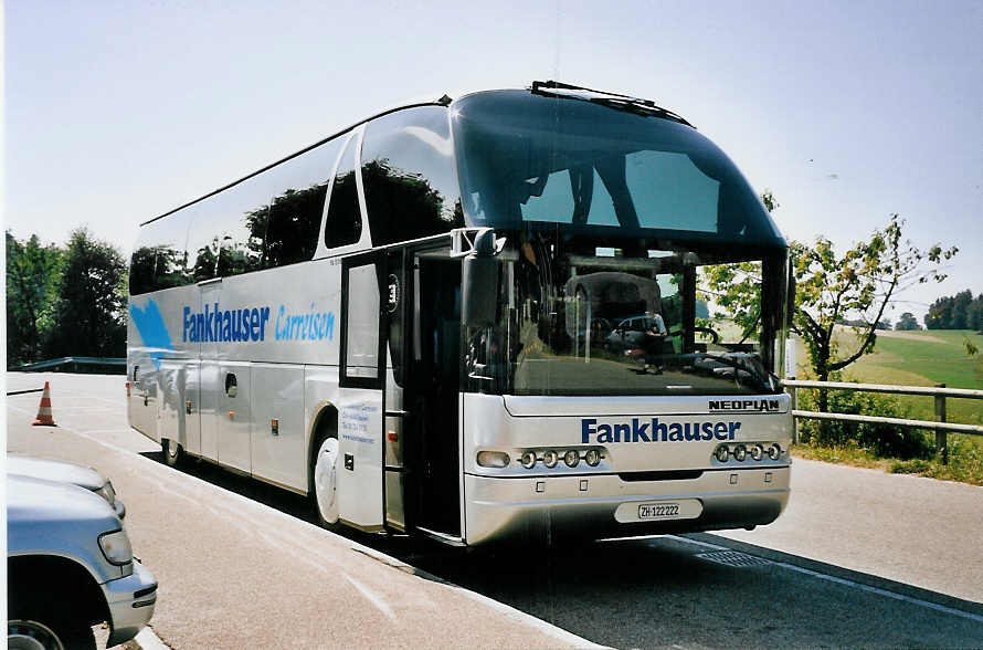 (062'724) - Fankhauser, Thalwil - ZH 122'222 - Neoplan am 24. August 2003 in Affoltern, Schaukserei