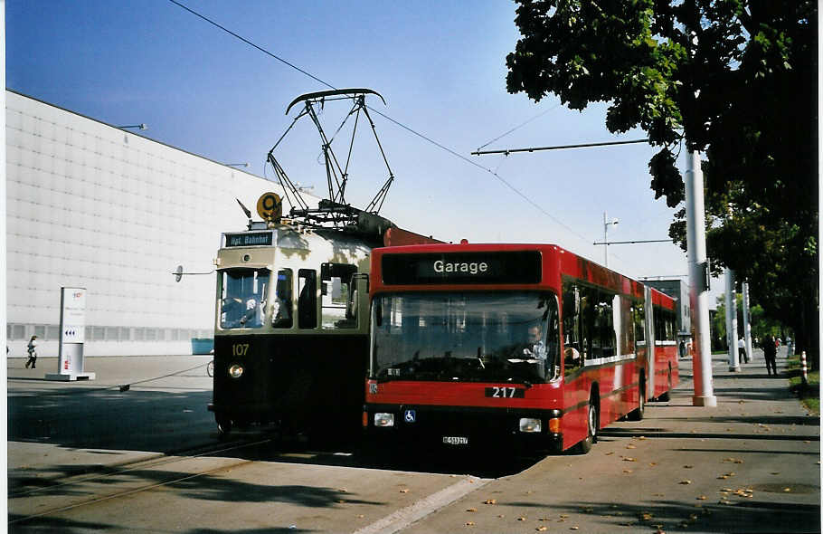 (063'616) - Bernmobil, Bern - Nr. 217/BE 513'217 - MAN am 27. September 2003 in Bern, Guisanplatz