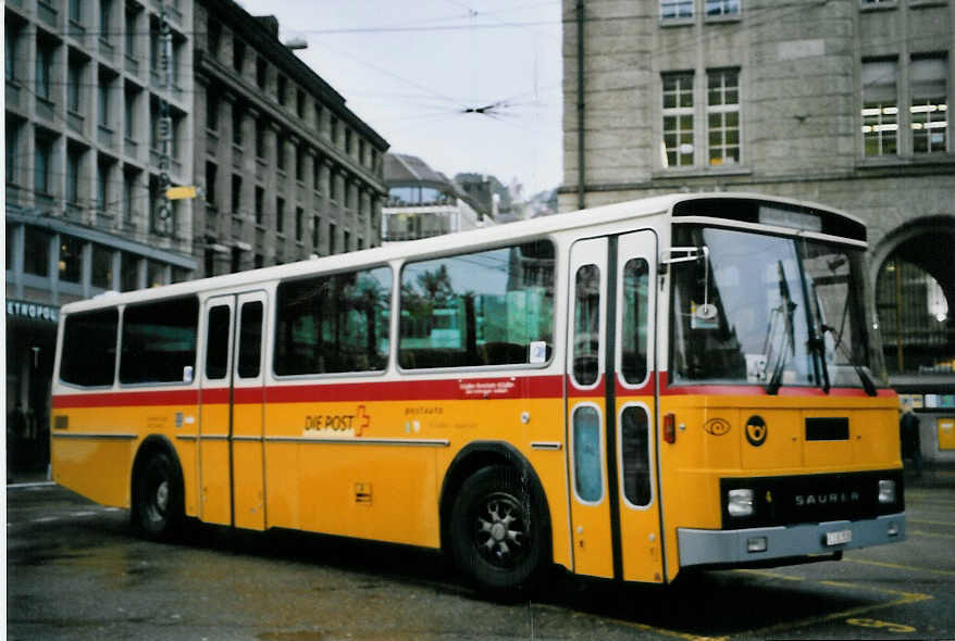 (063'813) - Schwizer, Goldach - Nr. 4/SG 50'508 - Saurer/Tscher am 9. Oktober 2003 beim Bahnhof St. Gallen