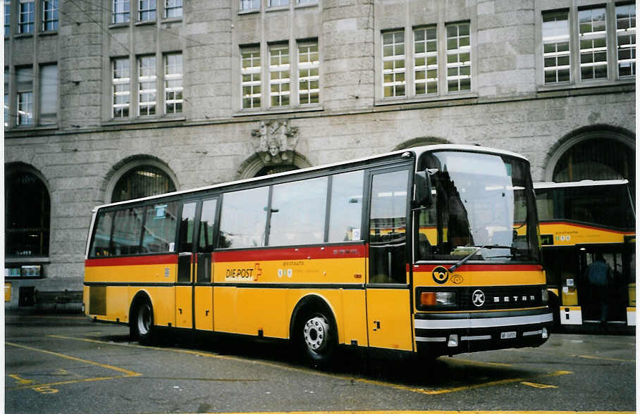 (063'831) - PostAuto St. Gallen-Appenzell - AR 14'915 - Setra (ex P 25'993; ex P 25'092) am 9. Oktober 2003 beim Bahnhof St. Gallen