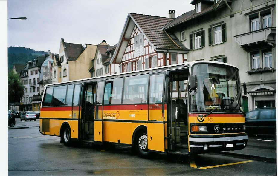 (063'910) - PostAuto St. Gallen-Appenzell - AR 14'910 - Setra (ex P 25'048) am 9. Oktober 2003 beim Bahnhof Rheineck