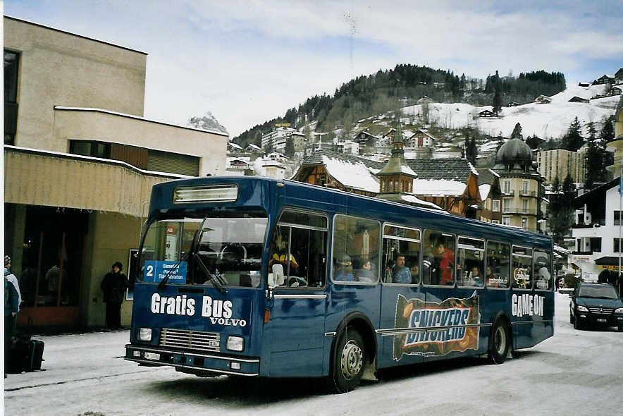 (064'801) - EAB Engelberg - OW 10'260 - Volvo/Lauber (ex STI Thun Nr. 18; ex SAT Thun Nr. 18) am 27. Dezember 2003 beim Bahnhof Engelberg