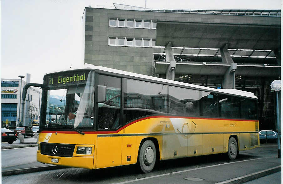 (064'822) - Bucheli, Kriens - Nr. 26/LU 15'559 - Mercedes am 27. Dezember 2003 beim Bahnhof Luzern