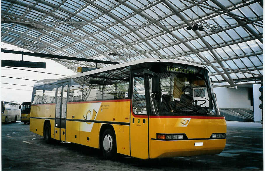 (065'012) - PostAuto Graubnden - GR 102'374 - Neoplan (ex P 25'115) am 1. Januar 2004 in Chur, Postautostation